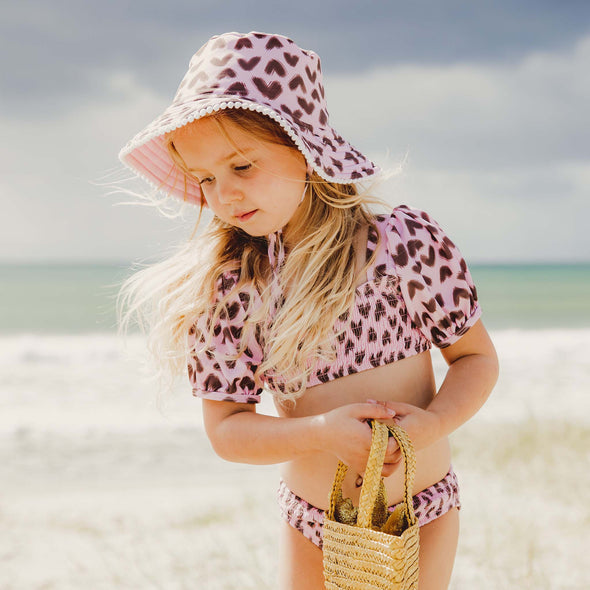 WILD LOVE REVERSIBLE BUCKET HAT